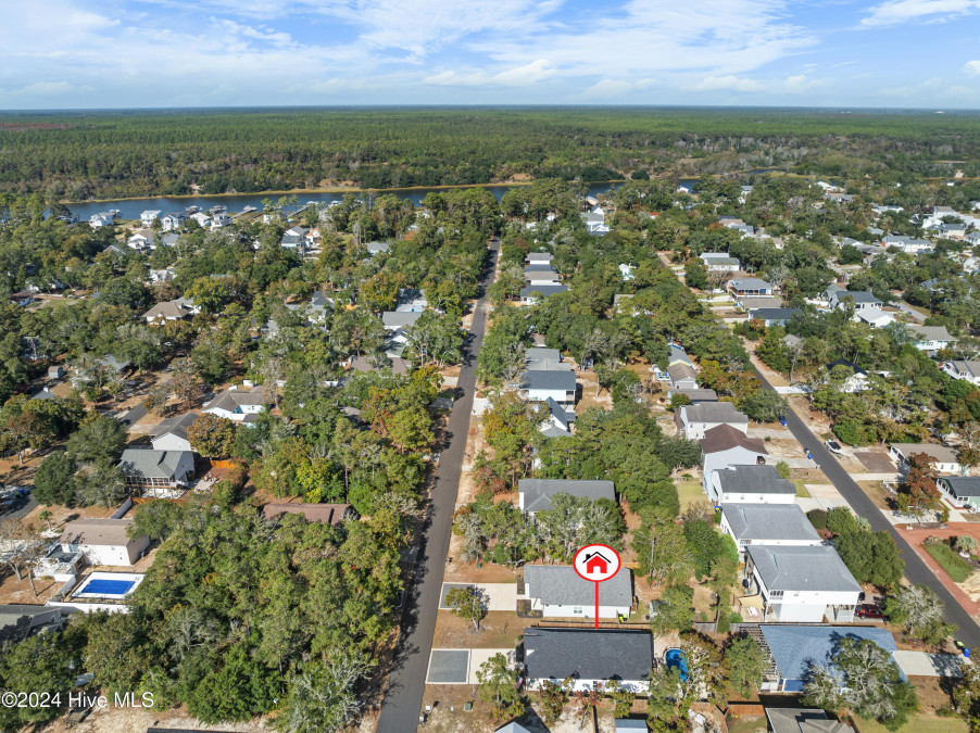 102 15th St Oak Island, NC 28465