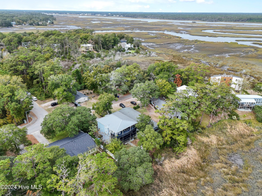 512 Norton St Oak Island, NC 28465