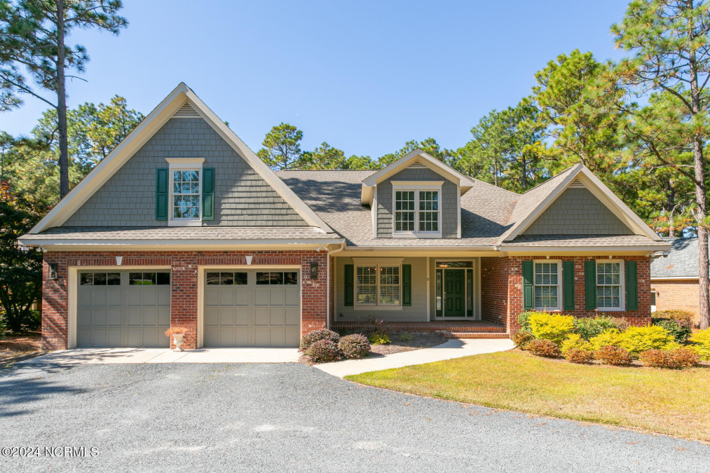 9 Scots Glen Dr Southern Pines, NC 28387