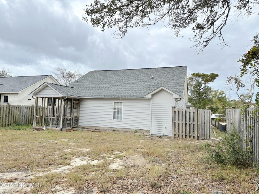 108 12th St Oak Island, NC 28465