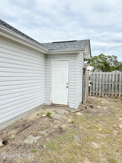 108 12th St Oak Island, NC 28465