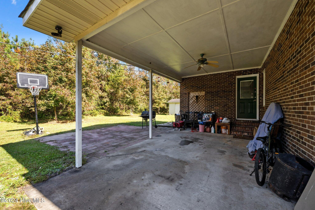 457 Davis Rd Richlands, NC 28574