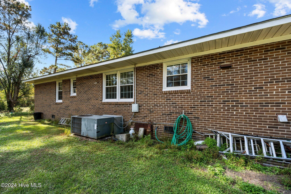 457 Davis Rd Richlands, NC 28574