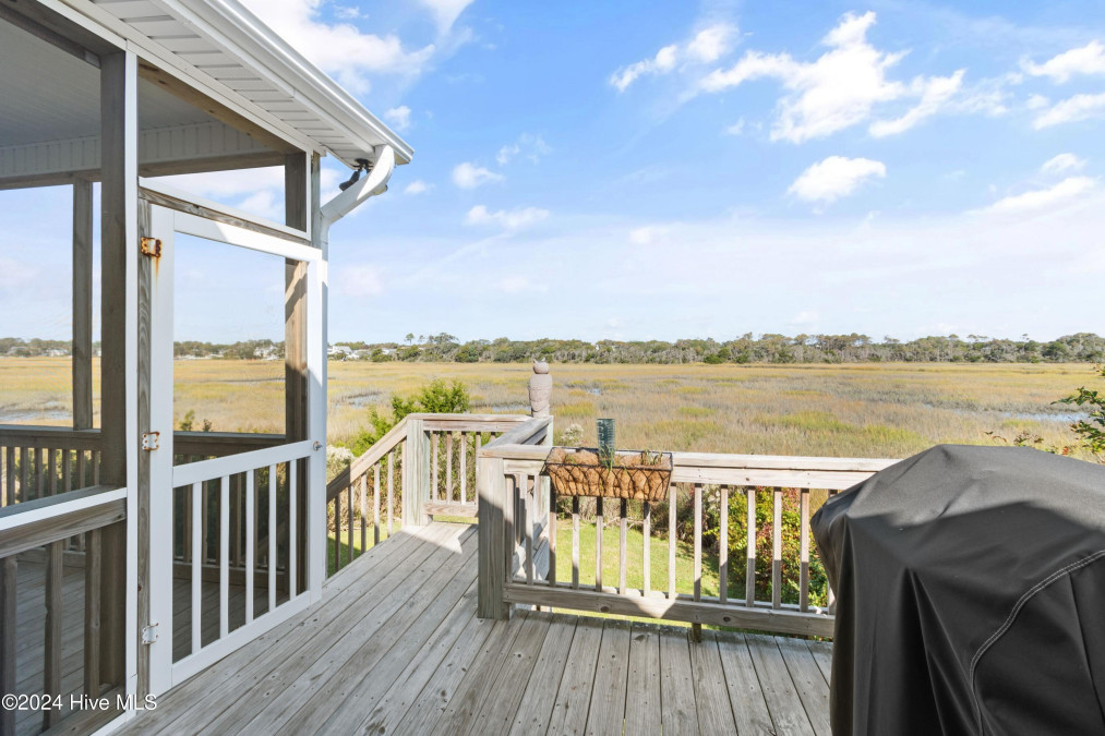 1020 Pelican Dr Oak Island, NC 28465