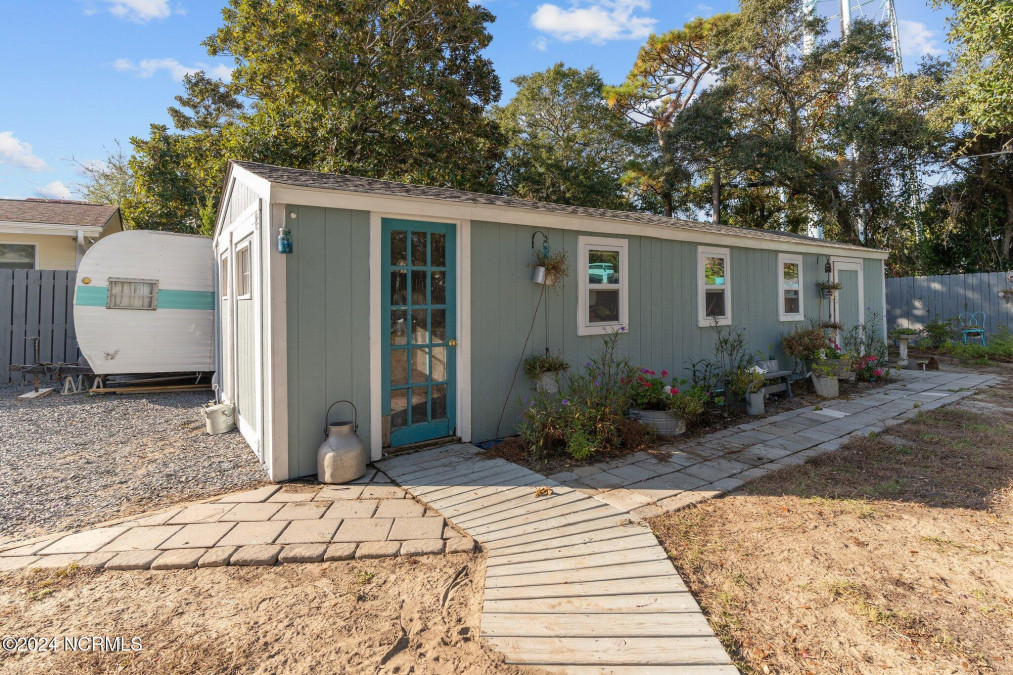 407 Norton St Oak Island, NC 28465