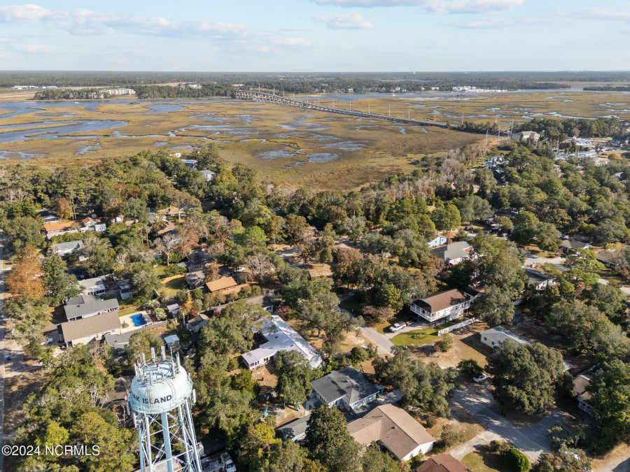 407 Norton St Oak Island, NC 28465