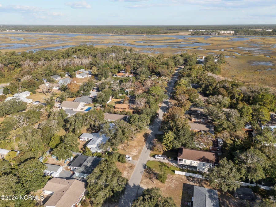 407 Norton St Oak Island, NC 28465