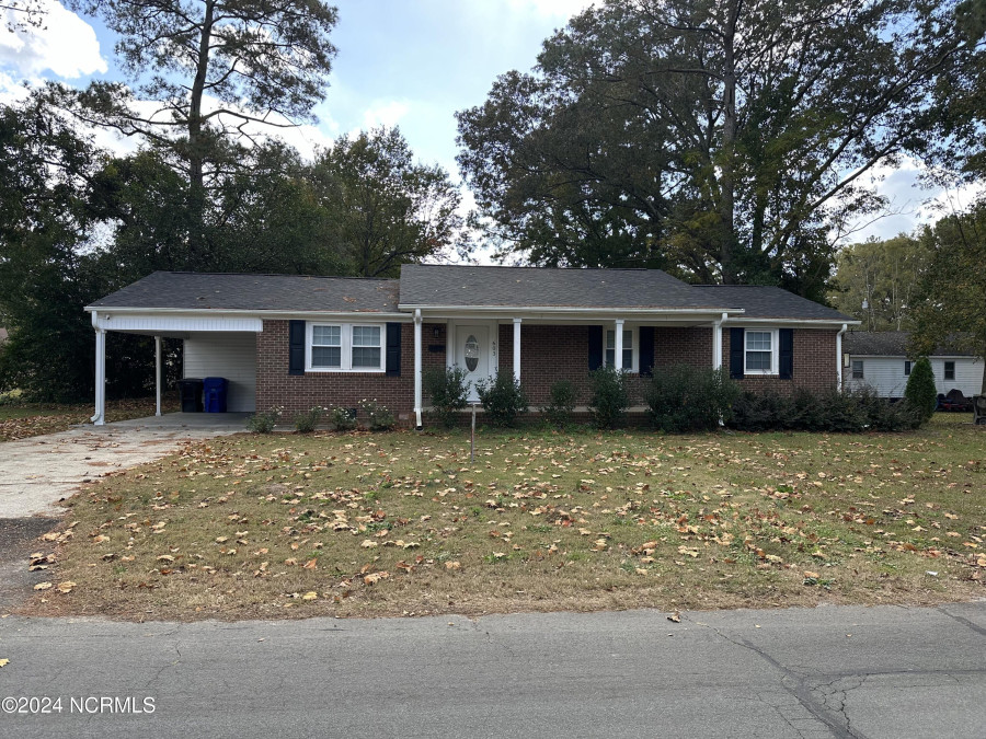 603 Sanders St Clinton, NC 28328