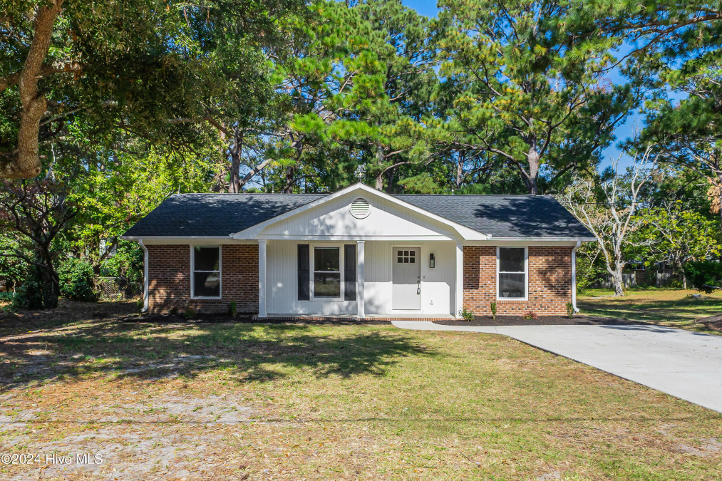 228 11th St Southport, NC 28461