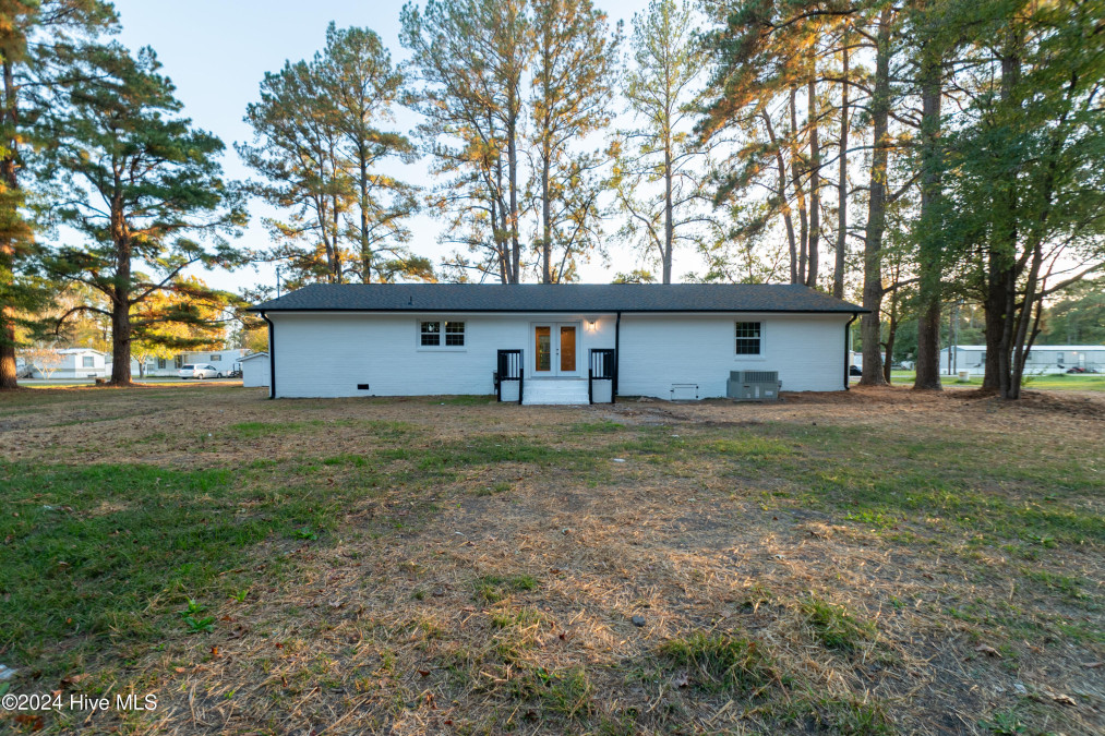 147 Lorraine Rd Clinton, NC 28328