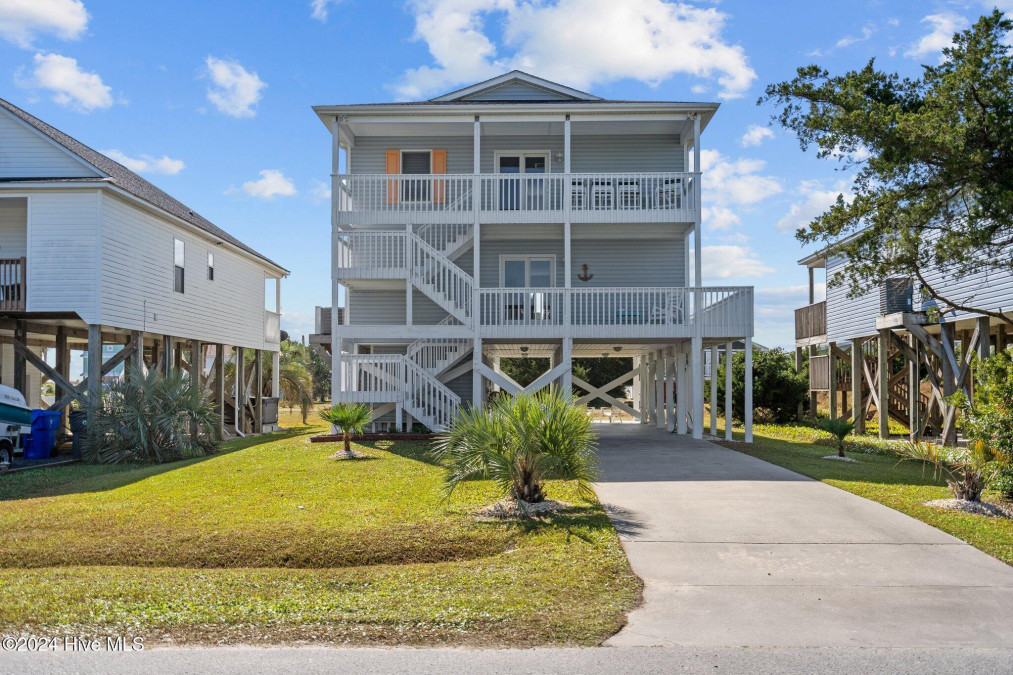 110 Dolphin Dr Oak Island, NC 28465