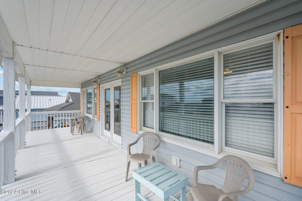 110 Dolphin Dr Oak Island, NC 28465