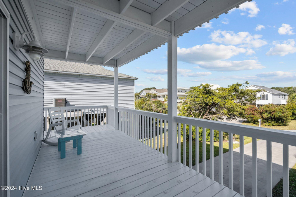 110 Dolphin Dr Oak Island, NC 28465