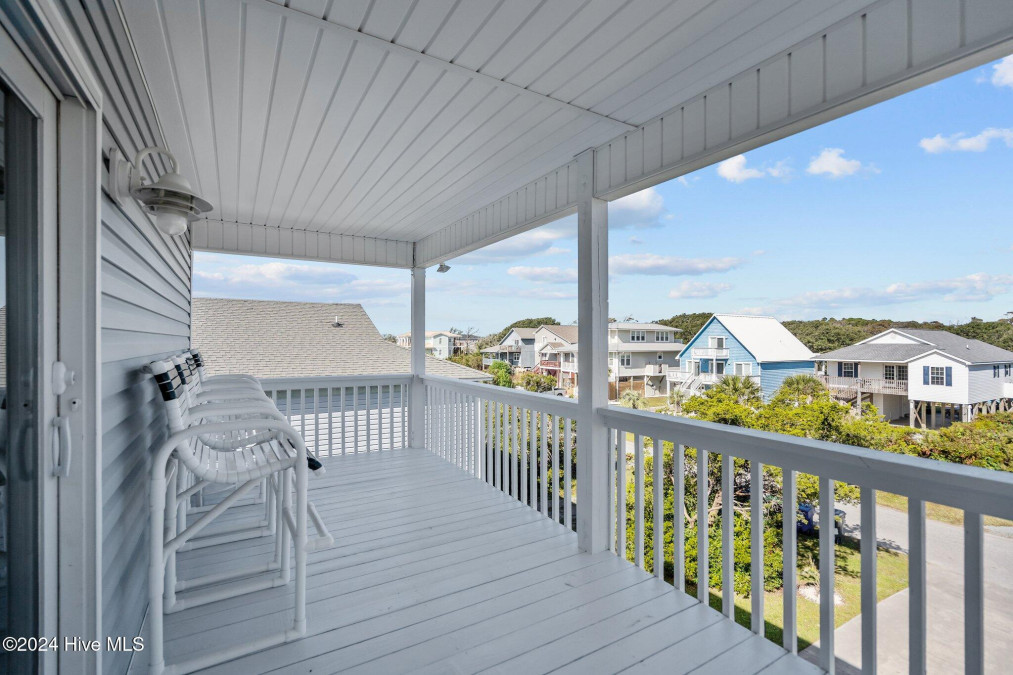 110 Dolphin Dr Oak Island, NC 28465