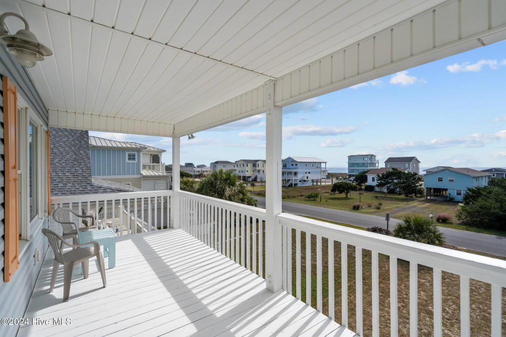 110 Dolphin Dr Oak Island, NC 28465