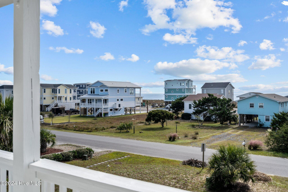 110 Dolphin Dr Oak Island, NC 28465