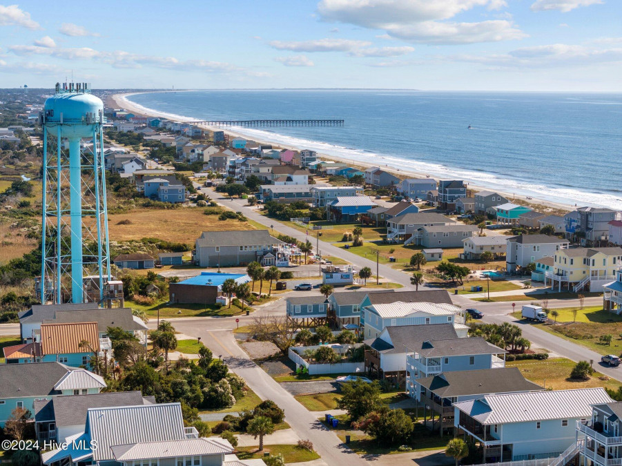 110 Dolphin Dr Oak Island, NC 28465