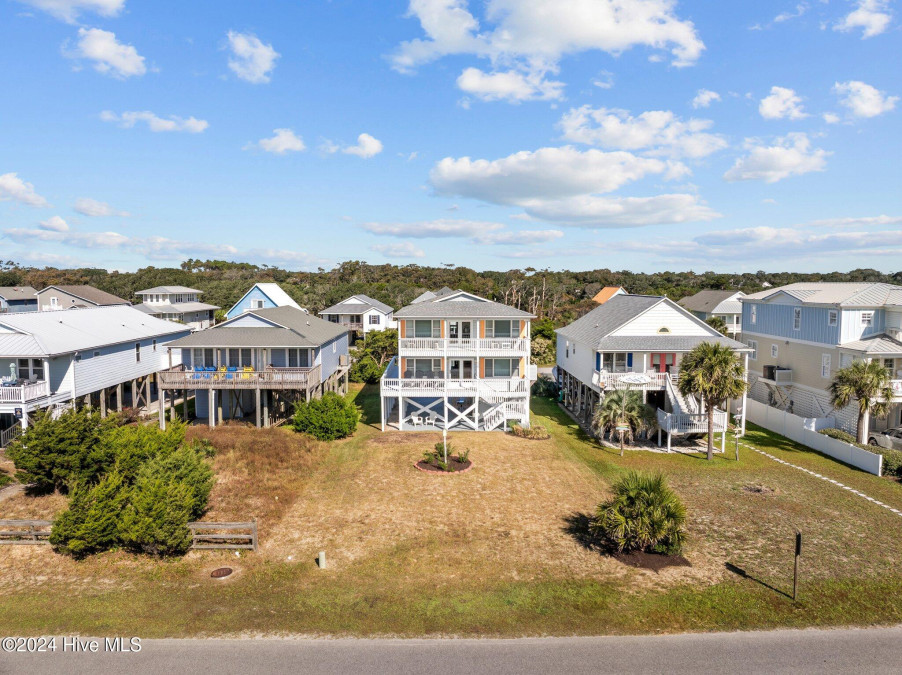 110 Dolphin Dr Oak Island, NC 28465