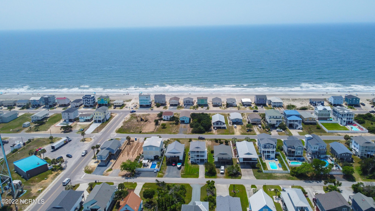 110 Dolphin Dr Oak Island, NC 28465