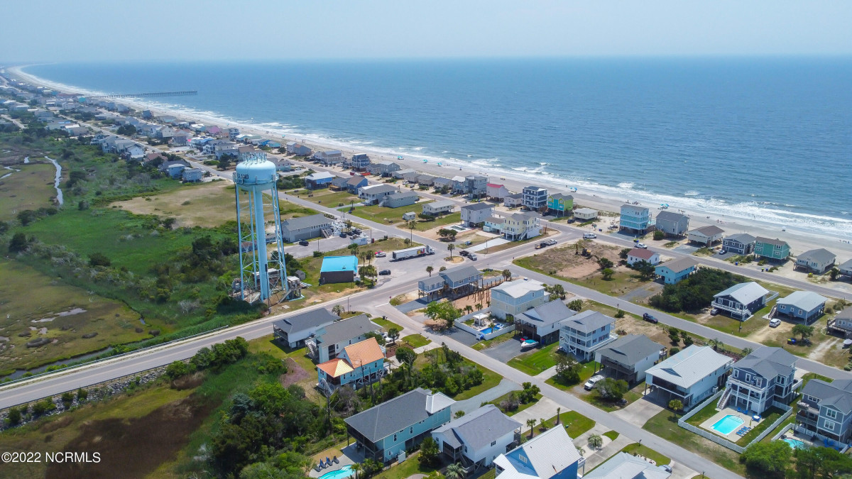 110 Dolphin Dr Oak Island, NC 28465