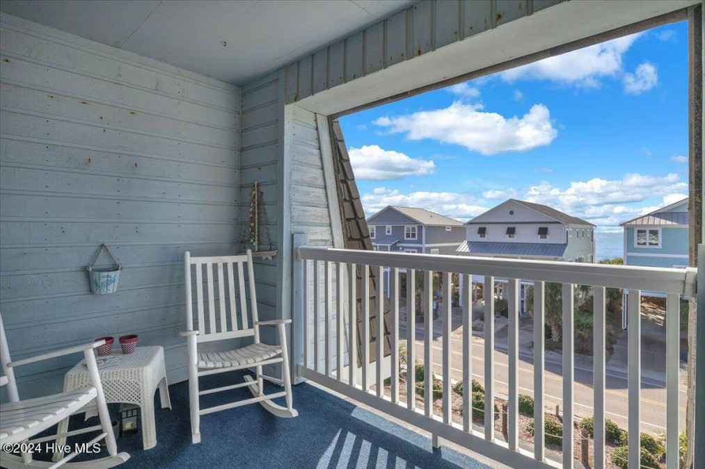 2714 Beach Dr Oak Island, NC 28465