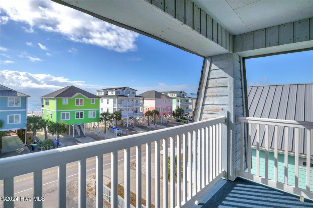 2714 Beach Dr Oak Island, NC 28465