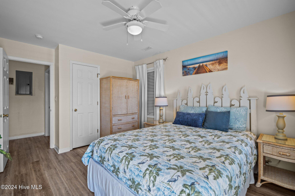 2381 Island Dr North Topsail Beach, NC 28460