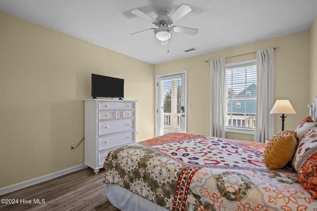 2381 Island Dr North Topsail Beach, NC 28460