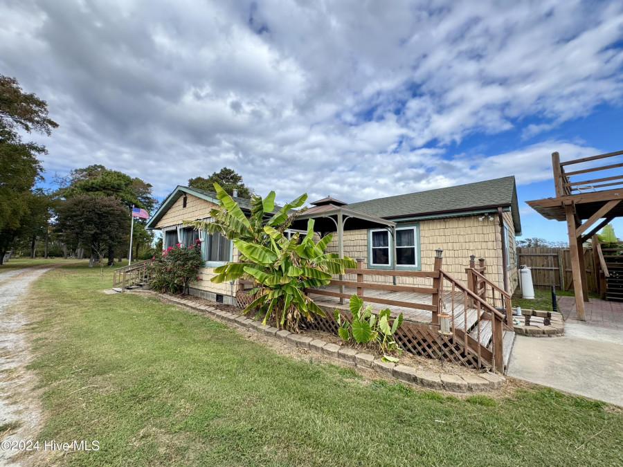 164 Jones Ln Knotts Island, NC 27950