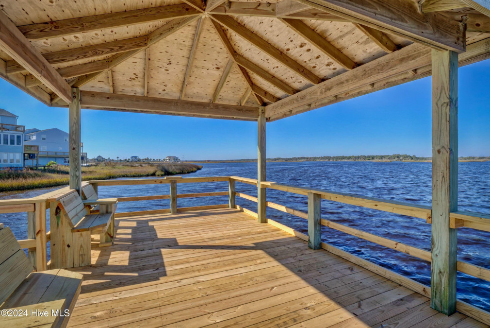 59 Bermuda Landing Pl North Topsail Beach, NC 28460