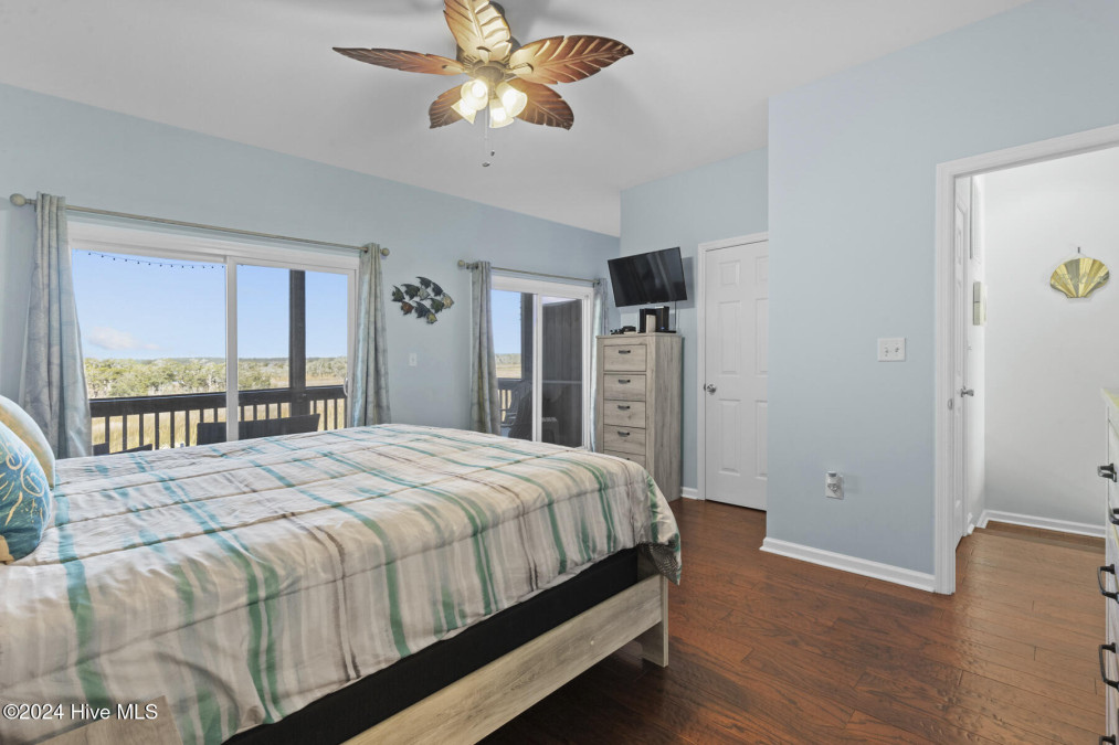 515 New River Dr Surf City, NC 28445