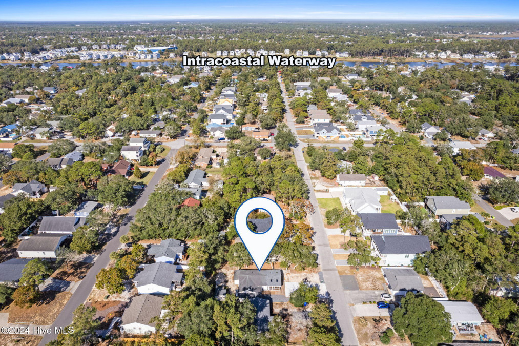 123 38th St Oak Island, NC 28465