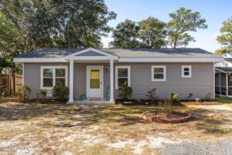 123 38th St Oak Island, NC 28465