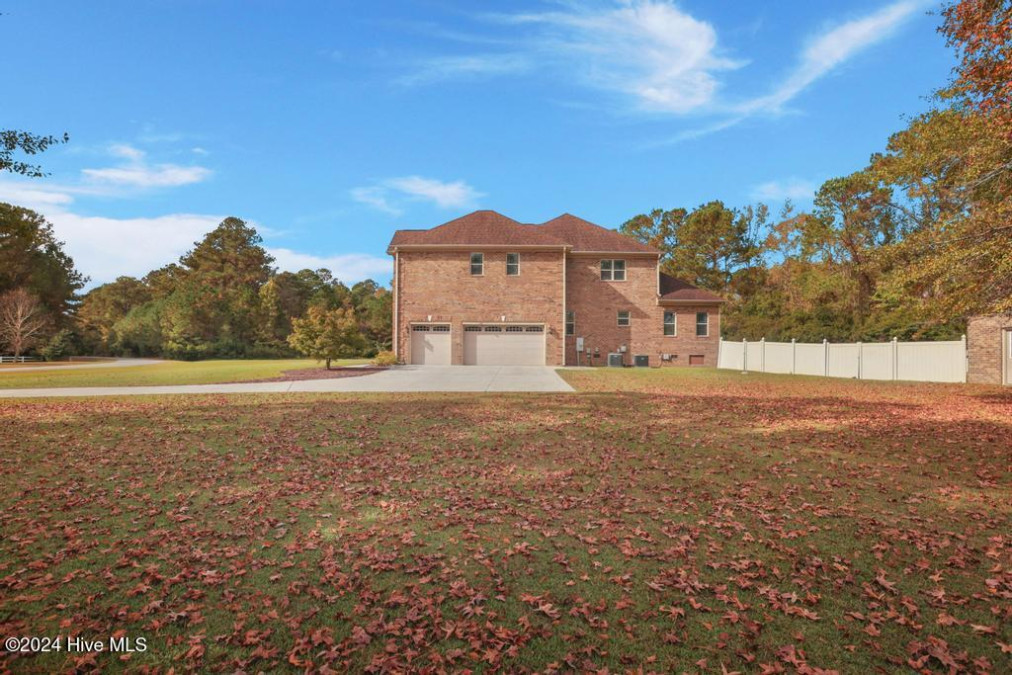 165 Country Squire Ln Jacksonville, NC 28540