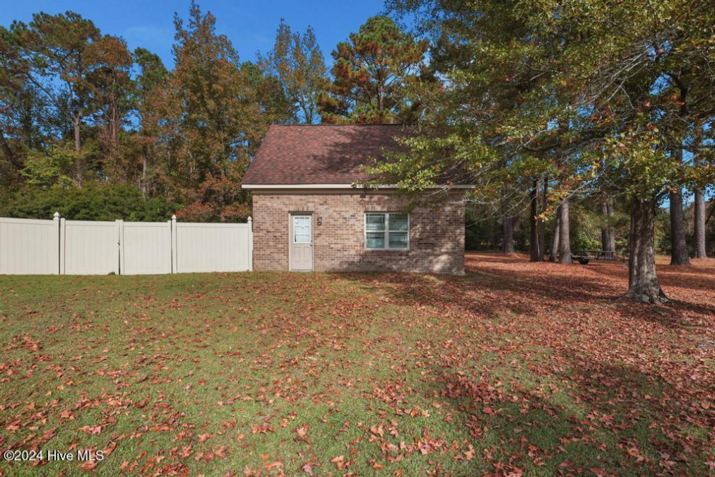 165 Country Squire Ln Jacksonville, NC 28540