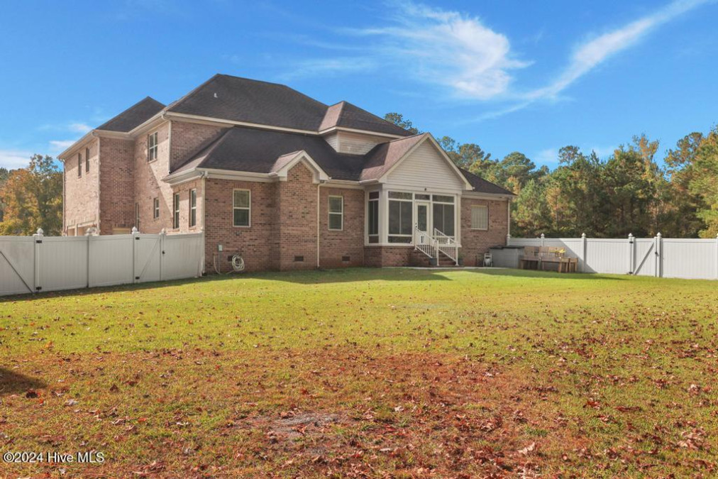 165 Country Squire Ln Jacksonville, NC 28540