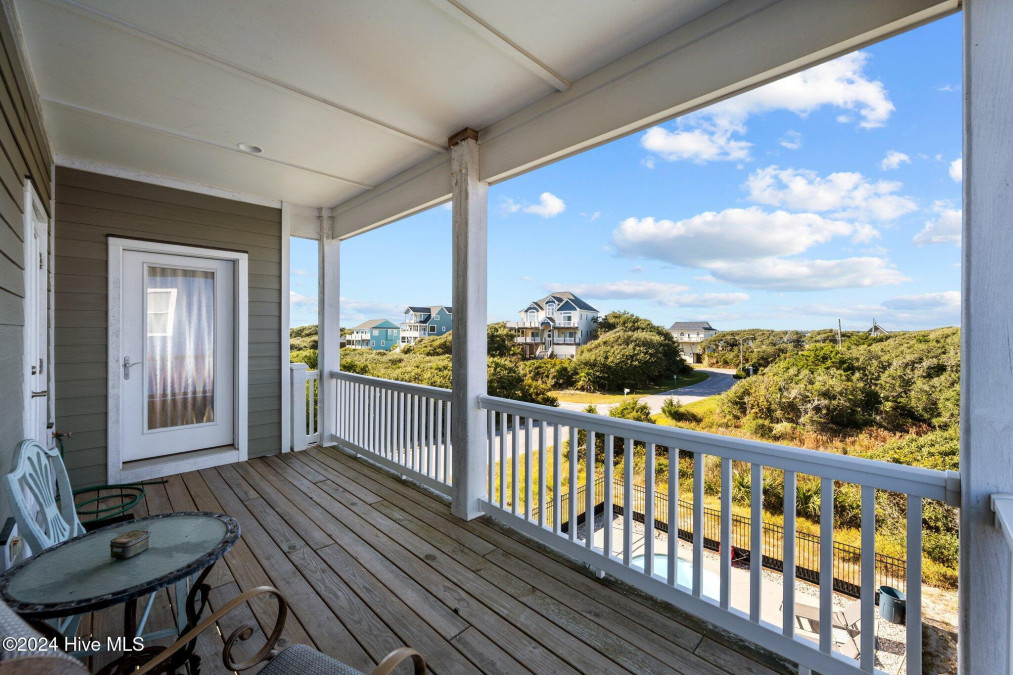 26 Porpoise Pl North Topsail Beach, NC 28460