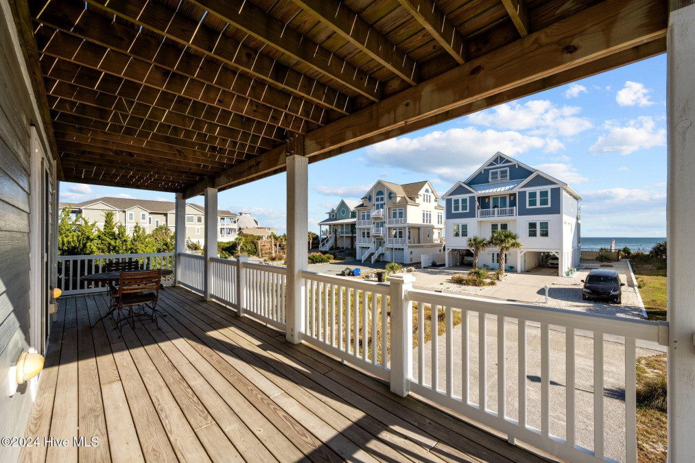 26 Porpoise Pl North Topsail Beach, NC 28460