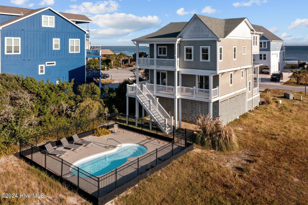 26 Porpoise Pl North Topsail Beach, NC 28460