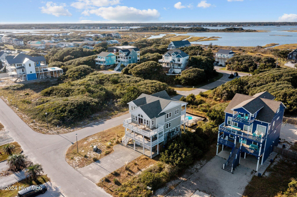 26 Porpoise Pl North Topsail Beach, NC 28460