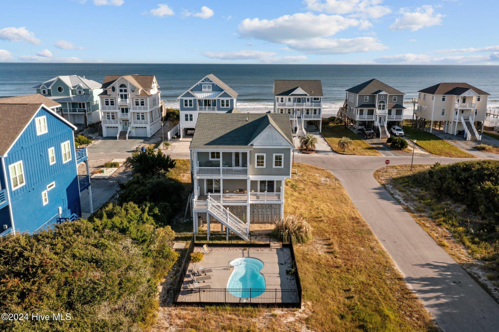 26 Porpoise Pl North Topsail Beach, NC 28460