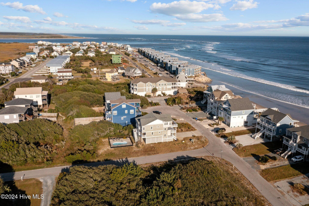 26 Porpoise Pl North Topsail Beach, NC 28460