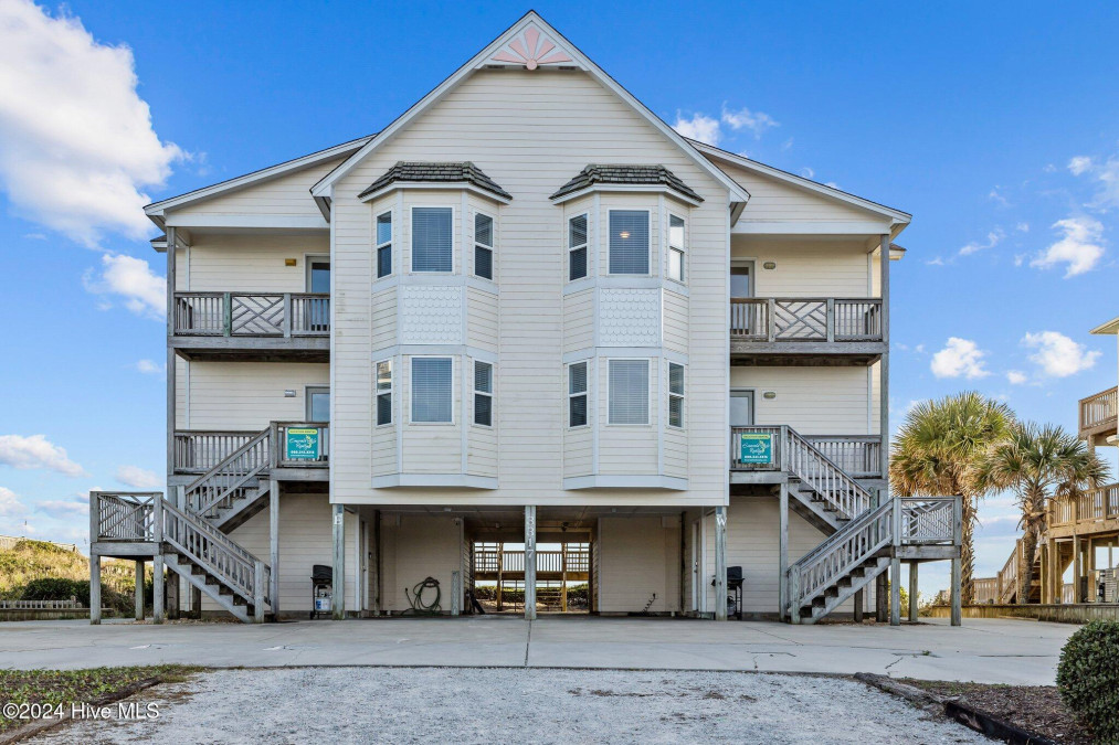 3317 Ocean Dr Emerald Isle, NC 28594