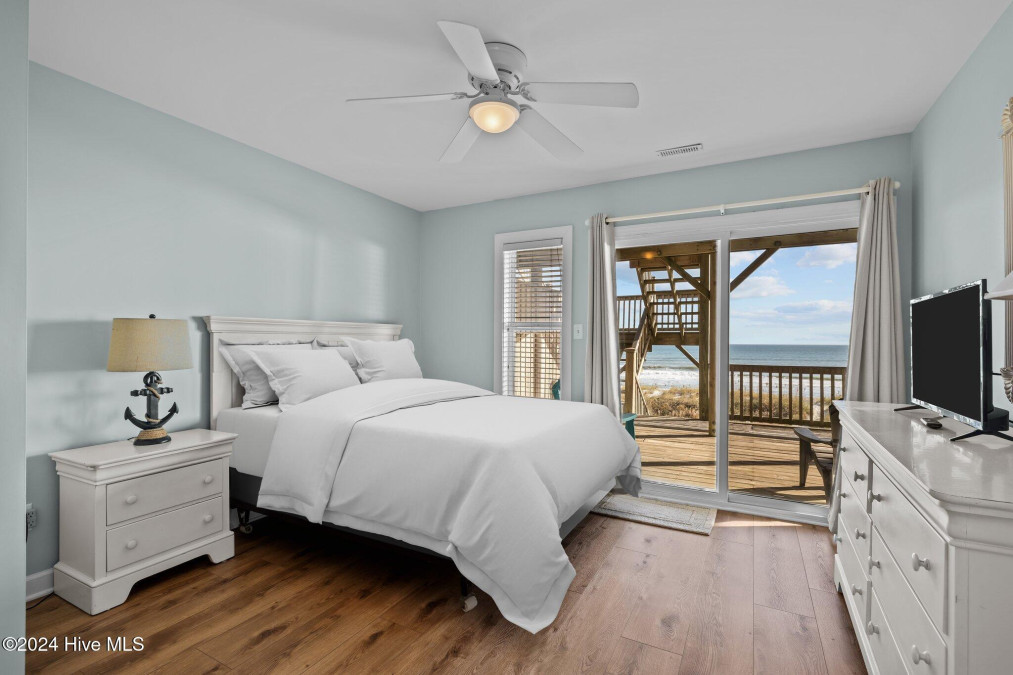 3317 Ocean Dr Emerald Isle, NC 28594