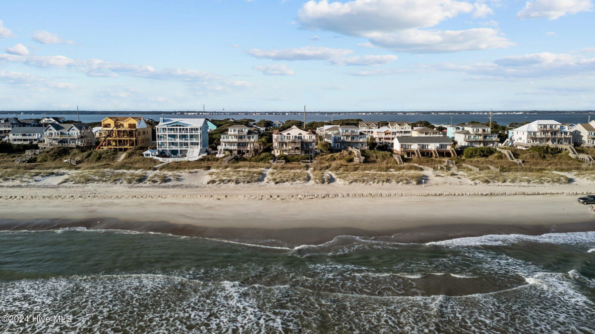 3317 Ocean Dr Emerald Isle, NC 28594