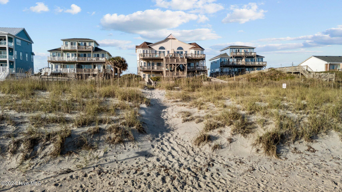 3317 Ocean Dr Emerald Isle, NC 28594