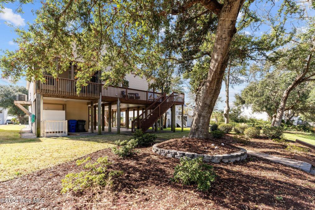 118 Island Dr Oak Island, NC 28465