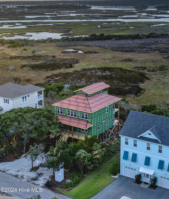 109 Old Village Ln North Topsail Beach, NC 28460