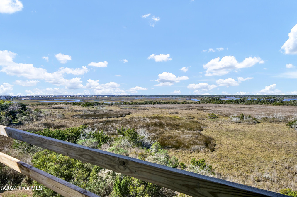 109 Old Village Ln North Topsail Beach, NC 28460