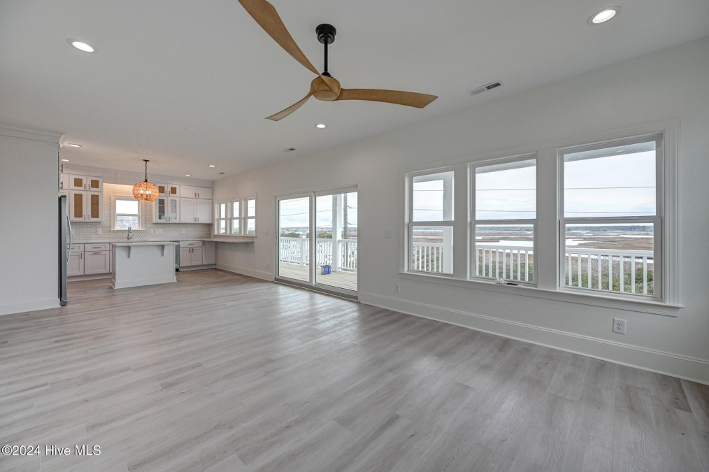 109 Old Village Ln North Topsail Beach, NC 28460